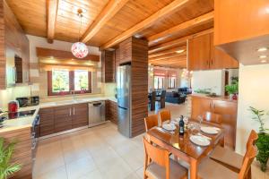 Kuchyň nebo kuchyňský kout v ubytování Cretan Dream Villa