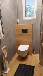 a bathroom with a toilet and a window at Relax in Tlen in Tleń