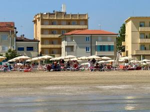 Een strand bij of vlak bij het aparthotel