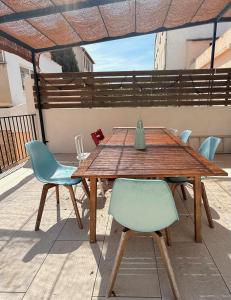 Balkón alebo terasa v ubytovaní La corniche familiale - magnifique maison avec jardin et piscine à deux pas de la plage