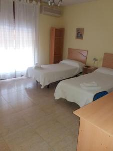 Cama o camas de una habitación en Hostal Jose Luis