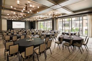 Kawasan bisnes dan/atau bilik persidangan di Halcyon - A Hotel in Cherry Creek +85 gambar