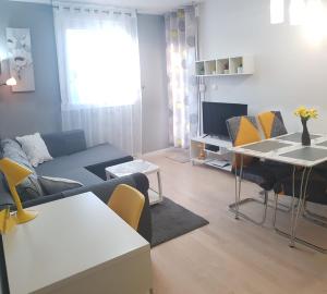 Predel za sedenje v nastanitvi Apartment Verdi Split with free private parking space