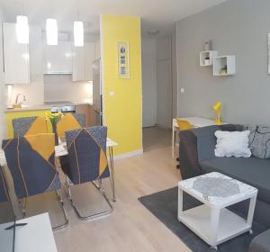 Apartment Verdi Split with free private parking space的厨房或小厨房