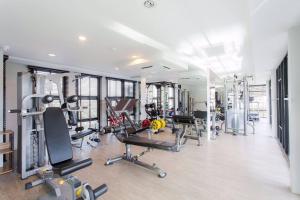 Fitness centrum a/nebo fitness zařízení v ubytování Superb Apt 5 Mins to the Beach