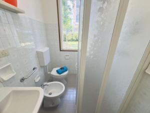 Ένα μπάνιο στο Villa with garden near the beach +16 φωτογραφίες