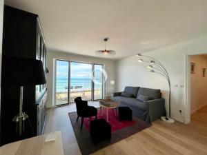 a living room with a couch and a table at GC - L'Ancre - Front de Mer in Wissant
