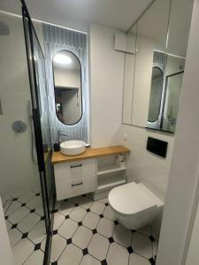 Koupelna v ubytování Sleepy3city with Sea View + 32 fotografií