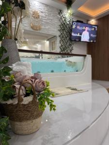 a bathroom with a bath tub and a sink at SpaNish apartman 5 in Niš