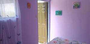 En eller flere senge i et værelse på Mystic Moment + 11 billeder