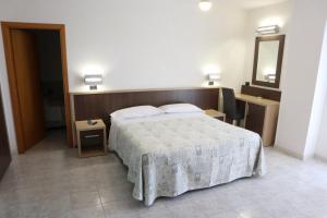 Postel nebo postele na pokoji v ubytování Hotel Astor