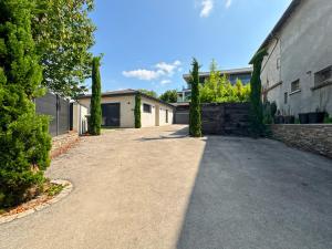 a driveway leading to a house with trees at Modern 2 bedroom house, sleeps up to 6 in Saint-Didier-de-Formans