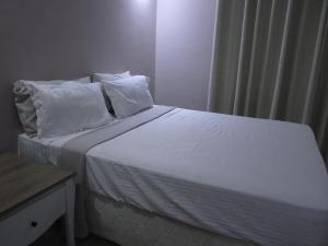 Postel nebo postele na pokoji v ubytování Sami BnB - Apt 04 Makongo after Mlimani City