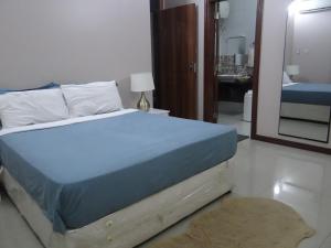 Postel nebo postele na pokoji v ubytování Sami BnB - Apt 04 Makongo after Mlimani City