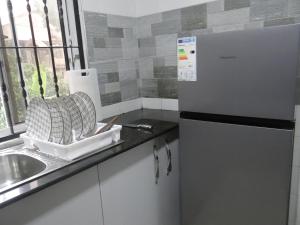 Kuchyň nebo kuchyňský kout v ubytování Sami BnB - Apt 04 Makongo after Mlimani City