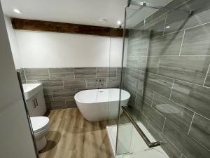 Ένα μπάνιο στο 2 Bed in Glastonbury THEOL +35 φωτογραφίες