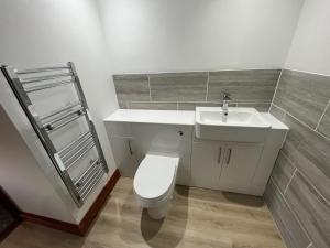 a bathroom with a white toilet and a sink at 2 Bed in Glastonbury THEOL in Stawell +14 photos
