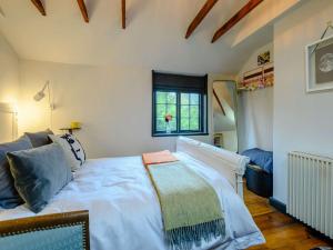 a bedroom with a bed and a window at 1 Bed in Bridport 89687 in Bridport