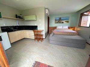 a bedroom with a bed and a kitchen with a sink at Jangadas do Toque Milagres Flats no Térreo in São Miguel dos Milagres