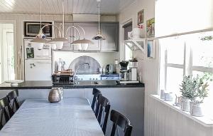 Kuchyň nebo kuchyňský kout v ubytování Holiday Home Hals Xviii