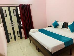 Mahadev Homestay !! Preferred Partner ! Walking Distance To Chandigarh Int'l Airport !客房内的一张或多张床位