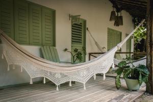 a hammock on the porch of a house at Cabaré Du Vento in Prea