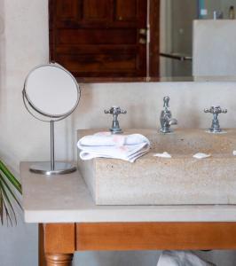 Koupelna v ubytování Riad Mayfez Suites & Spa