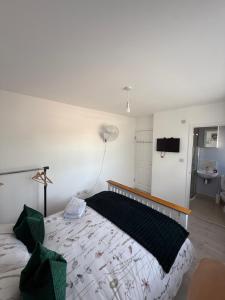 Postel nebo postele na pokoji v ubytování Sleep In oxford