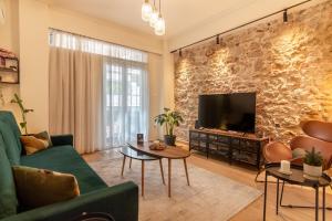 TV a/nebo společenská místnost v ubytování Serenity Luxury Estates