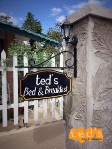 Certifikát, hodnocení, plakát nebo jiný dokument vystavený v ubytování Ted's Bed and Breakfast