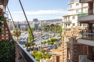 Nespecifikovaný výhled na destinaci Pireus nebo výhled na město při pohledu z apartmánu