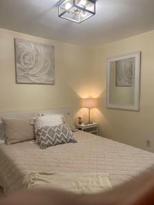 Ένα ή περισσότερα κρεβάτια σε δωμάτιο στο Sweetwater Villa