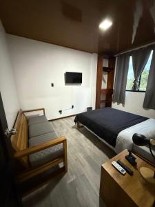 Μια τηλεόραση ή/και κέντρο ψυχαγωγίας στο Bunker593 Inn