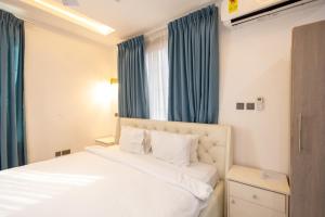 Katil atau katil-katil dalam bilik di Elegant Studio Apartment, East Airport
