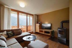 Una televisión o centro de entretenimiento en Chalet Christl Panorama Appartements