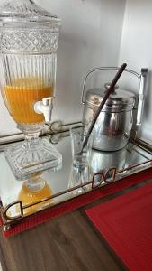 a tray with a glass bowl and a drink in it at Hotel Manarela in Imperatriz