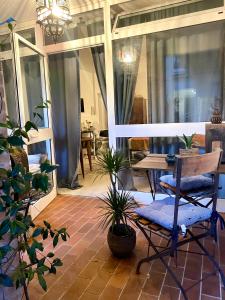 Posezení v ubytování Suite con giardino Ravenna