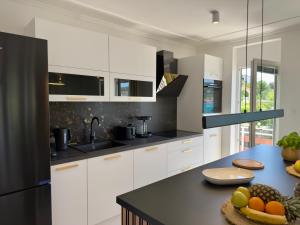 Η κουζίνα ή μικρή κουζίνα στο Apartment TerraSea Tisno