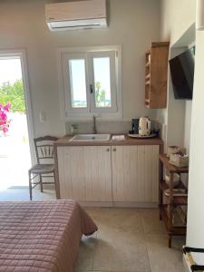 Gallery image of Kisari Kimolos Chorio Double Room in Kimolos