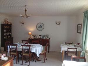 Posezení v ubytování Grey Gables Farmhouse B&B