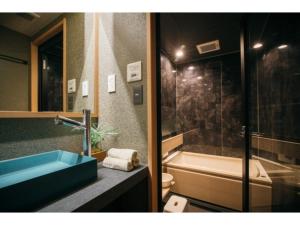 a bathroom with a blue sink and a tub at Isizue Tabine - Vacation STAY 31783v in Kanazawa