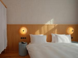 Postel nebo postele na pokoji v ubytování Bellhop Tbilisi + 20 fotografií