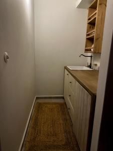 Η κουζίνα ή μικρή κουζίνα στο Kisari Kimolos Cozy Studio +31 φωτογραφίες