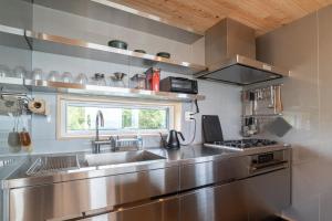 Nhà bếp/bếp nhỏ tại Futtsu Yume Yume House - Vacation STAY 37962v +7 ảnh