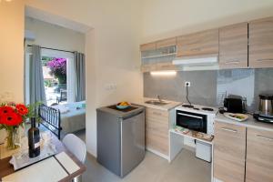 a kitchen with a sink and a stove at Sueño Central Apartments in Gaios