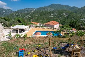 En generel udsigt til bjerge eller udsigt til bjerge taget fra villaen