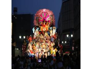 a crowd of people standing in front of a large float at Hotel Tetora Hachinohe - Vacation STAY 46506v in Hachinohe +24 photos