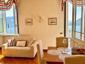 Posezení v ubytování BELLE ILE LAKE VIEW SUITE