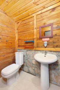 a bathroom with a toilet and a sink at Lilith Pan Bungalows in Fethiye