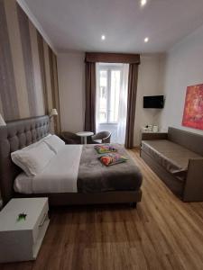 Posezení v ubytování TRIPLE big room AMAZING VIEW, for two o three person, in CENTER of ROME + 16 fotografií